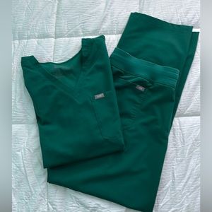 Figs Scrubs Technical Collection. Catarina, Livingston pants. Hunter Green XL